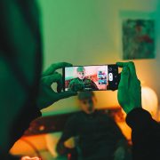 Aron Piper estrena ‘Mufasa’: el primer videoclip grabado con móviles Samsung Galaxy S21 Ultra 5G