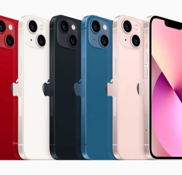 El iPhone 13 y el iPhone 13 mini vienen en cinco hermosos colores de aluminio, que incluyen (PRODUCTO) ROJO, luz de estrellas, medianoche, azul y rosa.