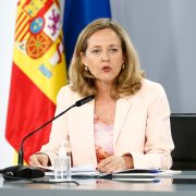 La vicepresidenta primera y ministra de Asuntos Económicos y Transformación Digital, Nadia Calviño, durante su intervención en la rueda de prensa posterior al Consejo de Ministros.