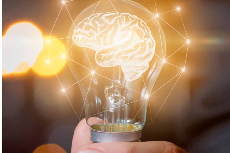 idea bombilla pensar