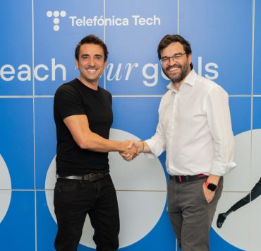 Xabi Uribe Etxebarria fundador y CEO de Sherpa.ai y Gonzalo Martín-Villa CEO de IoT y Big Data de Telefónica Tech