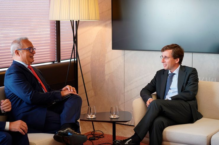 El alcalde de Madrid, José Luis Martínez-Almeida, inaugura las nuevas oficinas de Oracle en Madrid 4 José Luis Martínez-Almeida y Albert Triola