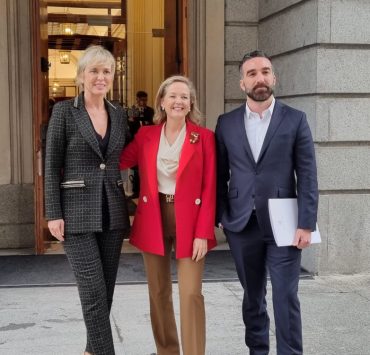 Carme Artigas, secretaria de Estado de Digitalización e Inteligencia Artificial; Nadia Calviño, vicepresidenta primera y ministra de Asuntos Económicos y Transformación Digital; y Francisco Polo, Alto Comisionado de España Nación Emprendedora