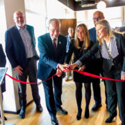 La Consejera de Economía, Hacienda y Fondos Europeos de la Junta de Andalucía, Carolina España y el Alcalde de Málaga, Francisco de la Torre, han inaugurado junto a Albert Triola, director general de Oracle Ibérica, el Innovation Hub @Malaga que la multinacional americana ha ubicado en el parque tecnológico de la ciudad andaluza.
