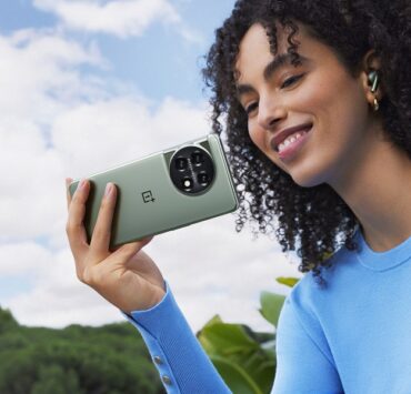 OnePlus 11 lifestyle Eternal Green phone and Arbor Green OnePlus Buds Pro 2