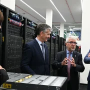 El presidente del Gobierno, Pedro Sánchez, acompañado por la ministra de Ciencia e Innovación, Diana Morant, visita las instalaciones del superordenador 'MareNostrum 5', en el Barcelona Supercomputing Center (Centro Nacional de Supercomputación).