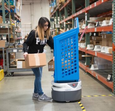 HMIShelf photography product fetch robot with worker 3600x3600 1