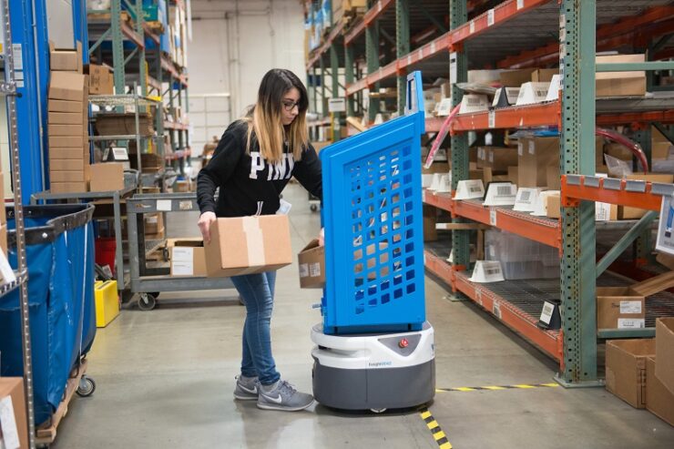 HMIShelf photography product fetch robot with worker 3600x3600 1