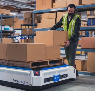 Freight1500 photography product fetch robot with worker 2 3600x3600 1