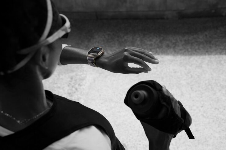 Apple Watch Ultra 2 lifestyle double tap gesture