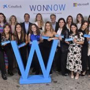Ganadoras Premios WONNOW 2023 con portavoces