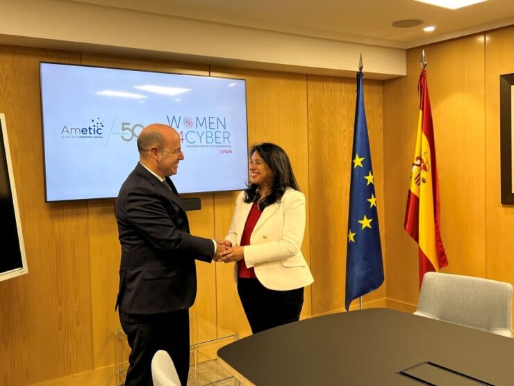 Luis Pardo Cespedes director general de AMETIC y Eduvigis Ortiz Moronta fundadora y presidenta de la Asociacion Women4Cyber Spain 2