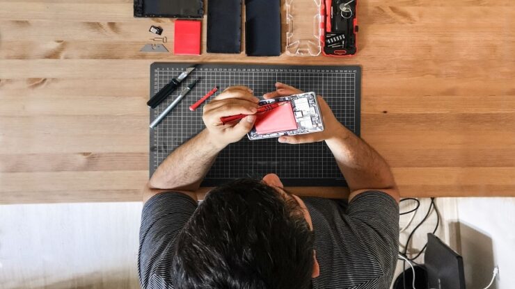 Ratio 16 9 VF TogetherWeCan Aerial Man Repairing Phone RGB