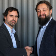 Jordi García y Oliver Tuszik, durante la firma del acuerdo
