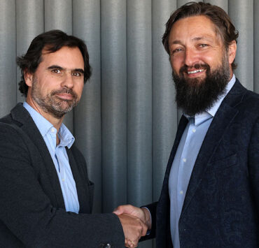 Jordi García y Oliver Tuszik, durante la firma del acuerdo