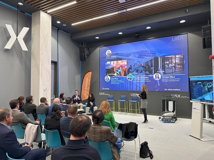 UAX y Avanade