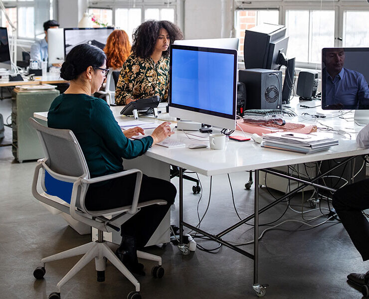 Empleados Plantilla Oficina Inteligencia Artificial IA Generativa