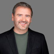 james fisher director estrategia qlik