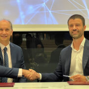 Miguel López-Valverde y Guilherme Reis en la firma del acuerdo de colaboración