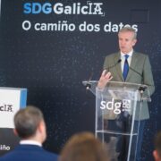 Presidente Alfonso Rueda en la sede de SDG Galicia