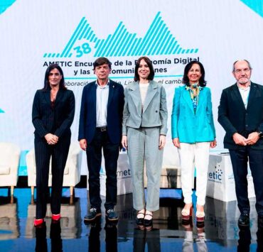 La ministra de Ciencia, Innovación y Universidades, Diana Morant, en la clausura del 38º "Encuentro de la Economía Digital y las Telecomunicaciones" de AMETIC.