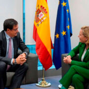 El ministro para la Transformación Digital y de la Función Pública, Óscar López, durante su reunión con la presidenta del Banco Europeo de Inversiones (BEI), Nadia Calviño.