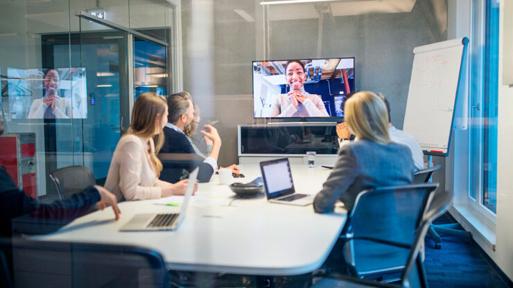 La IA generativa revolucionará el sector asegurador en 2025 con personalización y automatización