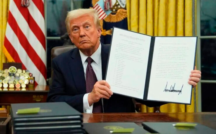 Trump firma una orden ejecutiva sobre inteligencia artificial y amenaza con retirar fondos federales a los estados 10 Donald Trump