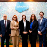 De izquierda a derecha: Rocio Tortosa, Vicepresidenta de Gobiernos regionales y salud; Jordi Valls, Tinent d'alcalde d'Economia, Hisenda, Promoció Economica i Turisme; Ana Alonso Vicepresidenta Emea de Sector publico; Sónia Fuertes, Comisionada d'Acció Social; Laia Claverol, Gerenta Municipal; Ricard Leal, Director de Cataluña, Baleares y Andorra; Agustin Abelaira, Gerent de recursos i transformacio digital.