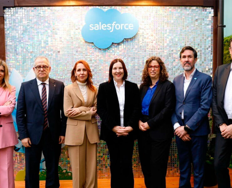 De izquierda a derecha: Rocio Tortosa, Vicepresidenta de Gobiernos regionales y salud; Jordi Valls, Tinent d'alcalde d'Economia, Hisenda, Promoció Economica i Turisme; Ana Alonso Vicepresidenta Emea de Sector publico; Sónia Fuertes, Comisionada d'Acció Social; Laia Claverol, Gerenta Municipal; Ricard Leal, Director de Cataluña, Baleares y Andorra; Agustin Abelaira, Gerent de recursos i transformacio digital.