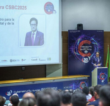 El ministro para la Transformación Digital y de la Función Pública, Óscar López, durante su intervención en la clausura.