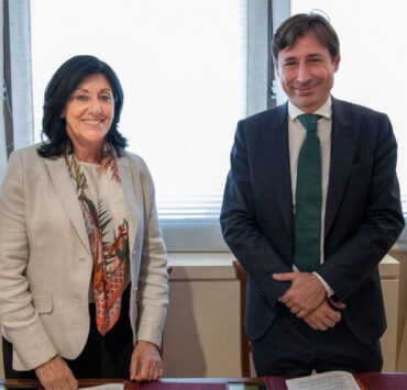 Esperanza Casteleiro, secretaria de Estado y directora del CNI y del CCN; y Paco Salcedo, Presidente de Microsoft España.