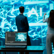 La inteligencia artificial reconfigura equipos y liderazgos en banca y seguros