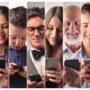 Personas usando smartphones