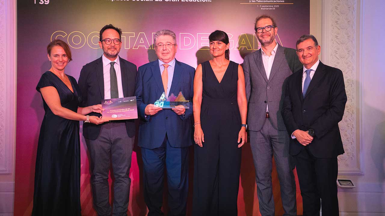 Premio al Impulso de las TIC en la Empresa Española 2025 - AMETIC - Santander39