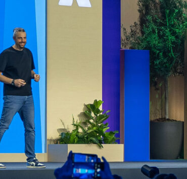 Mike Cannon-Brookes durante la keynote del Team 25 Europe de Atlassian