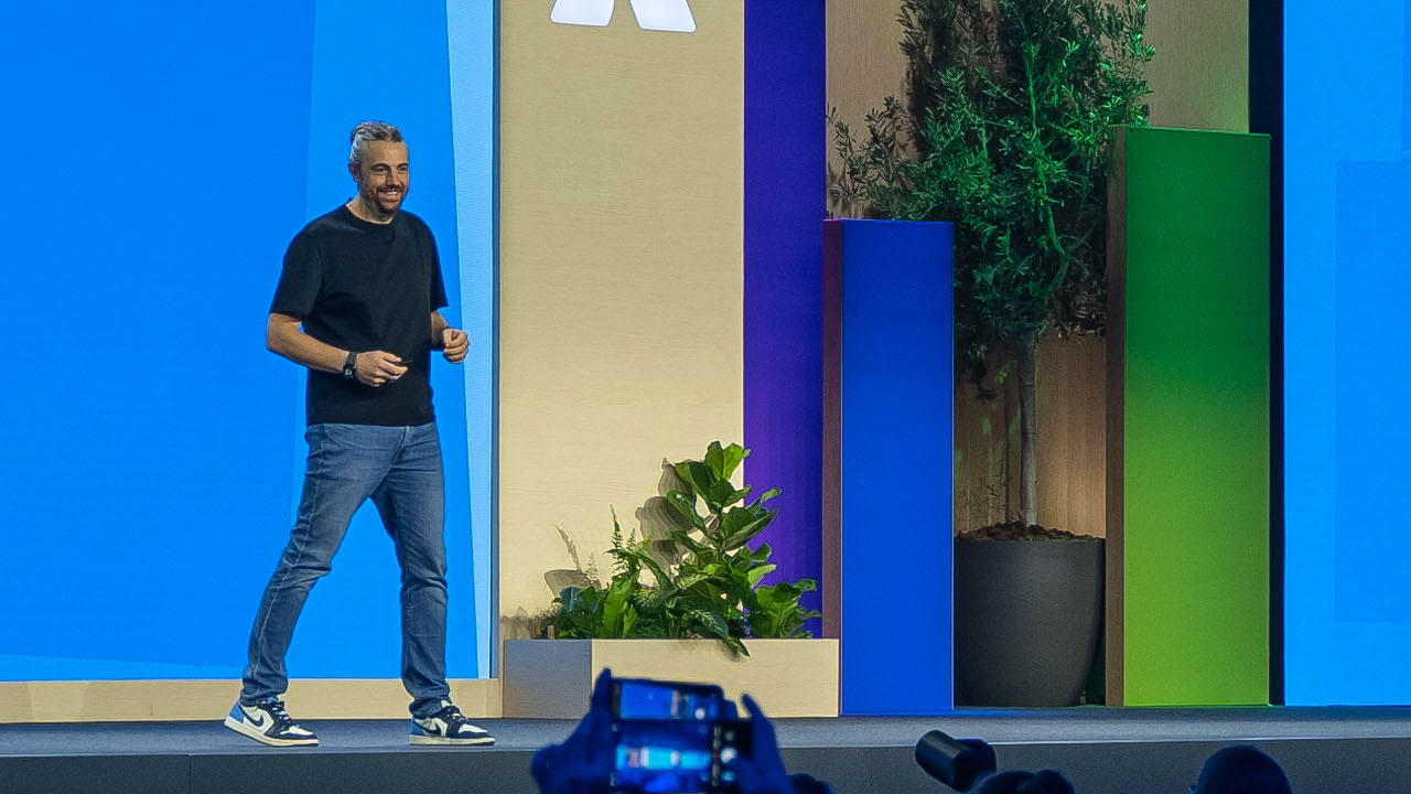 Mike Cannon-Brookes durante la keynote del Team 25 Europe de Atlassian