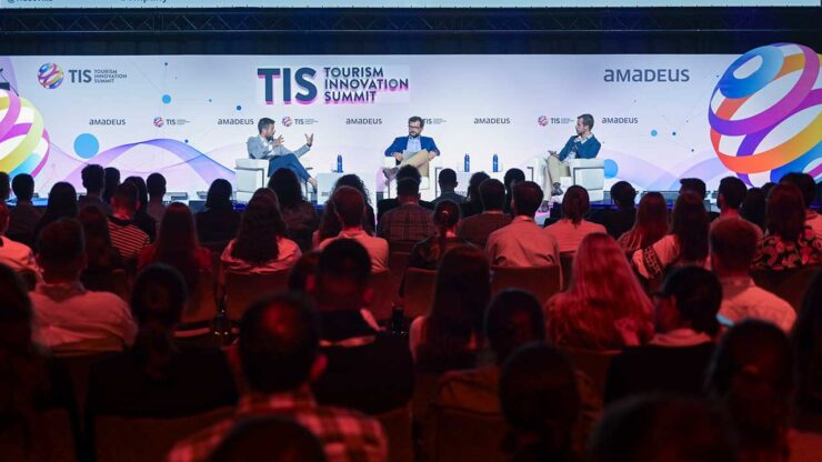 IA en hoteles y cruceros sostenibles ganan en TIS 2025