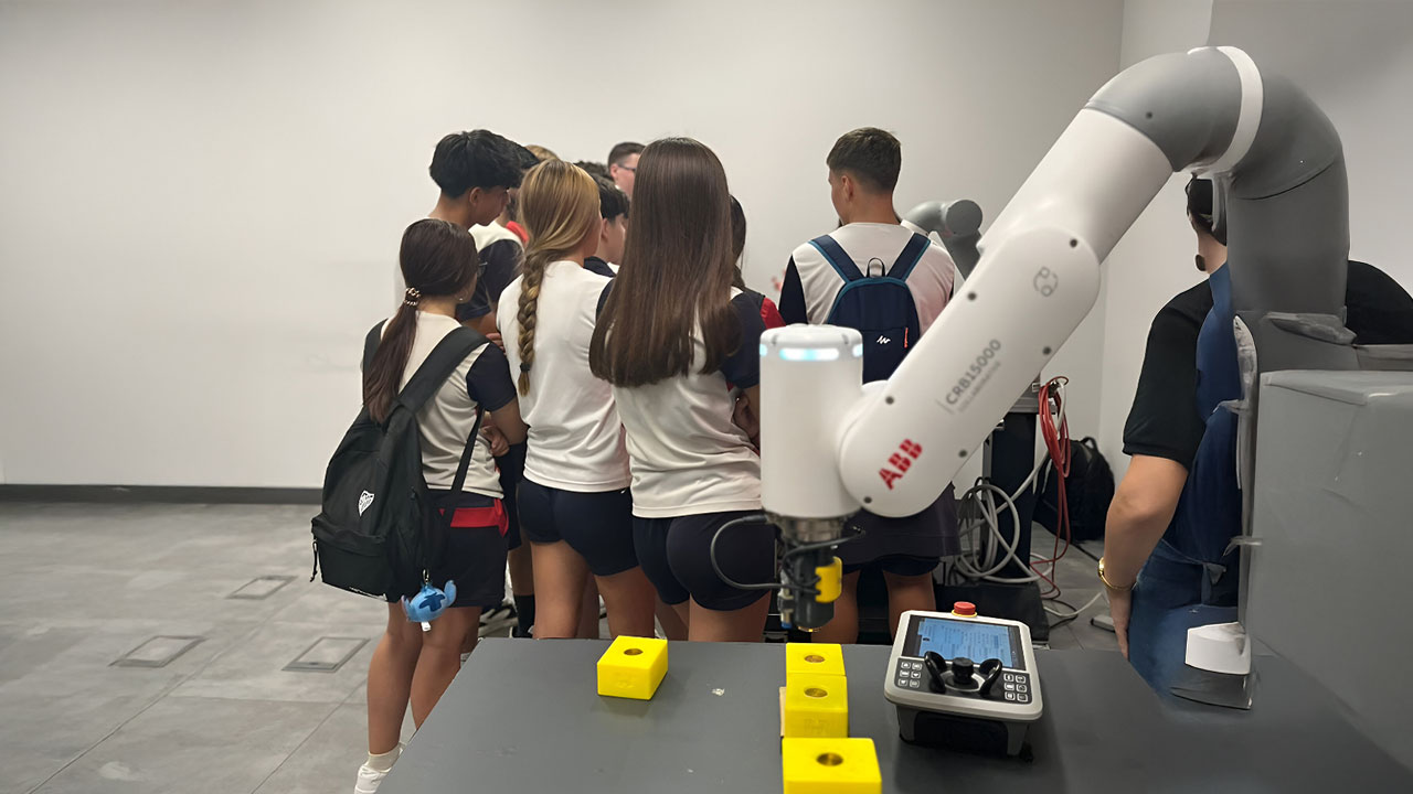 ABB impulsa vocaciones STEM con talleres en Málaga