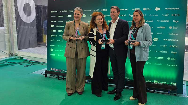 Samsung recibe el premio Digital Skills Spain 2025 por su programa educativo 4 Samsung ha sido galardonada en los Digital Skills Awards Spain 2025 por su programa Innovation Campus