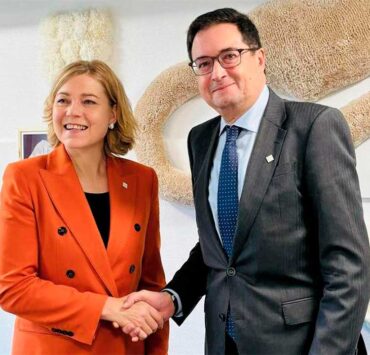 El ministro para la Transformación Digital y de la Función Pública, Óscar López, y la vicepresidenta ejecutiva de la Comisión Europea para la Soberanía Tecnológica, la Seguridad y la Democracia, Henna Virkunnen.