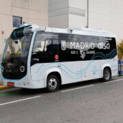 Orange conecta el primer minibús autónomo de Mercamadrid a su red 5G SA