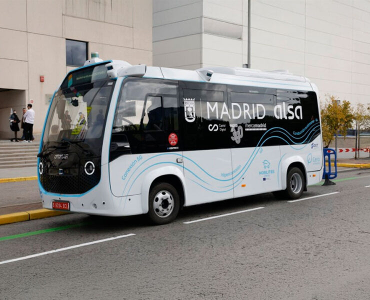 Orange conecta el primer minibús autónomo de Mercamadrid a su red 5G SA