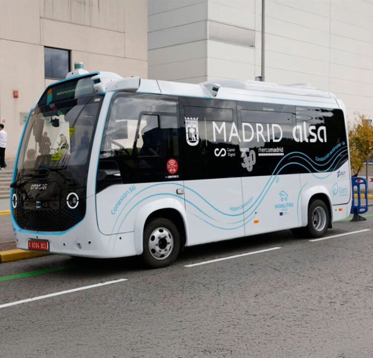 Orange conecta el primer minibús autónomo de Mercamadrid a su red 5G SA