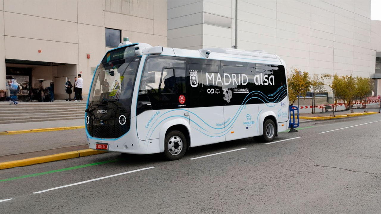 Orange conecta el primer minibús autónomo de Mercamadrid a su red 5G SA