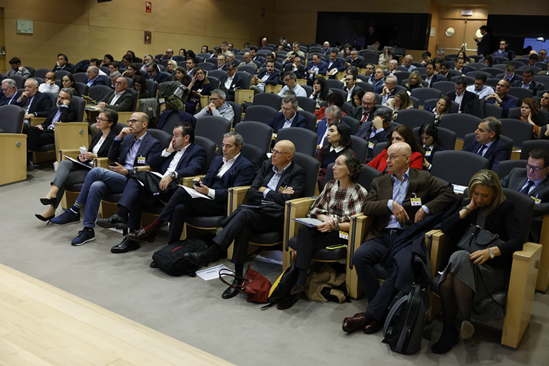 El futuro conectado según DigitalES: inversiones, regulación y resiliencia para la década crítica de la conectividad en España 4 Futuro Conectado de España: Innovación, Regulación y Salud