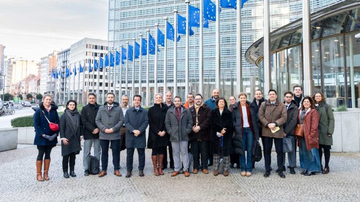 Dieciséis regiones piden a la UE salvar la industria renovable