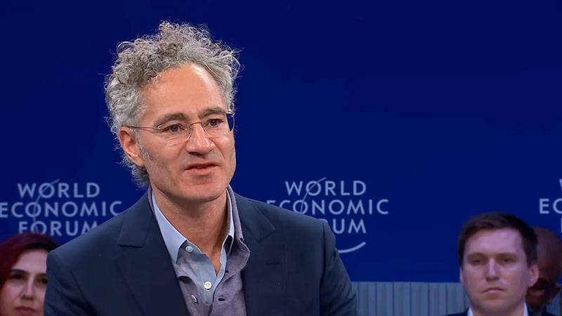 Alex Karp expone en Davos cómo la inteligencia artificial está poniendo a prueba a gobiernos y empresas