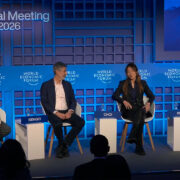El debate en Davos cuestiona si la inteligencia artificial puede seguir avanzando solo con más datos y más potencia de cálculo
