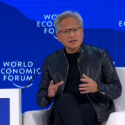 Jensen Huang defiende en Davos que la inteligencia artificial ya es infraestructura económica global